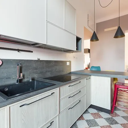 Guesthost - M4 Argonne Cosy ミラノ