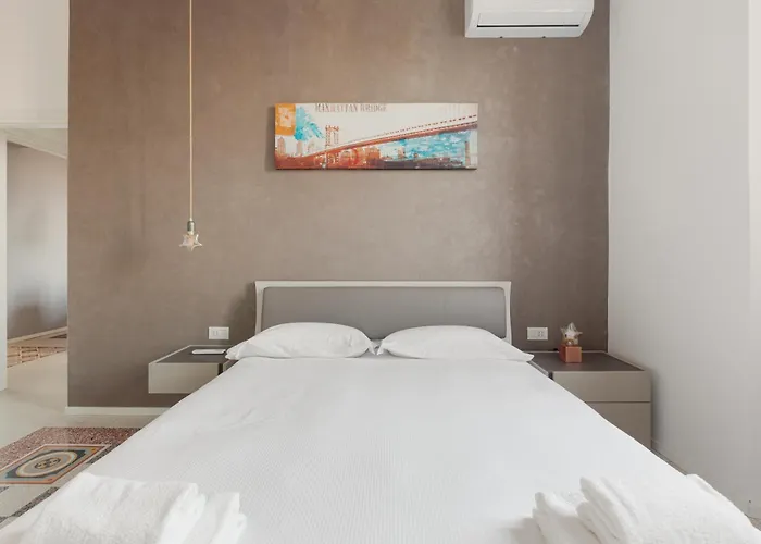 Guesthost - M4 Argonne Cosy